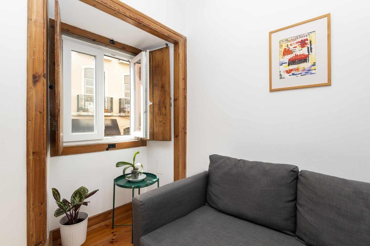 Typical Portuguese Apartment In Sao Bento Lisbon Exterior photo
