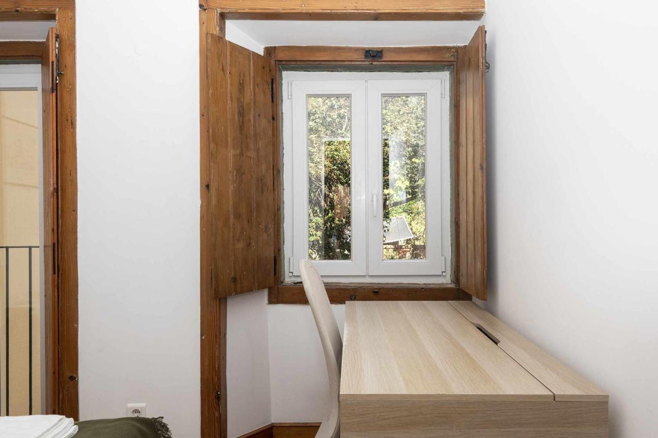 Typical Portuguese Apartment In Sao Bento Lisbon Exterior photo
